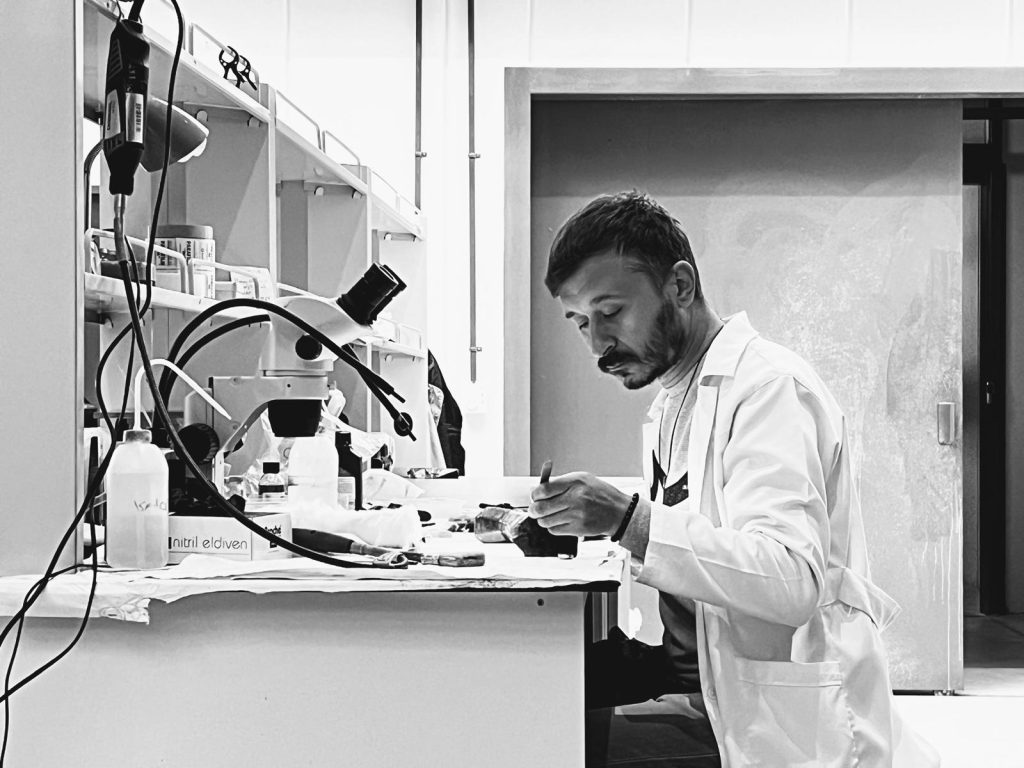 Troya Müzesi’nde “Perdeler Açılıyor”: Binlerce Yıllık Eserlerin Koruma Süreci Ziyaretçilere Açılacak görseli