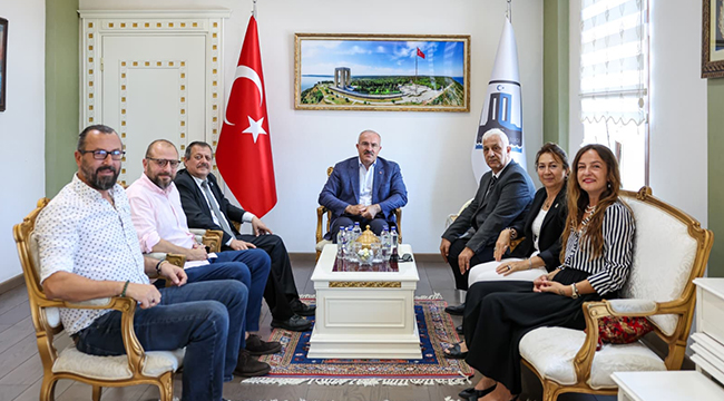 Çanakkale Beşiktaşlılar Derneğinin Yeni Yönetiminden Vali Toraman’a Ziyaret içerik görseli