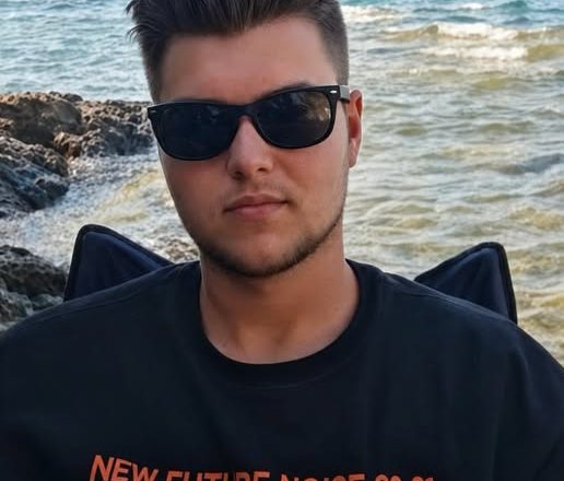 Gelibolu’da Otomobil Takla Attı: 23 Yaşındaki Emre Hayatını Kaybetti