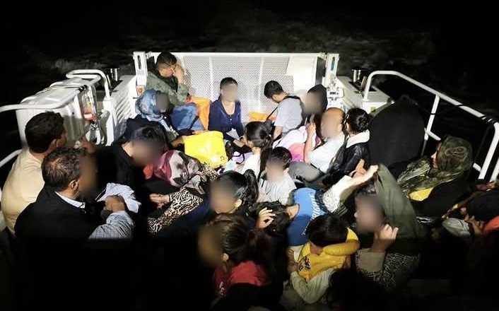 Ayvacık Açıklarında 15’i Çocuk 32 Düzensiz Göçmen Yakalandı