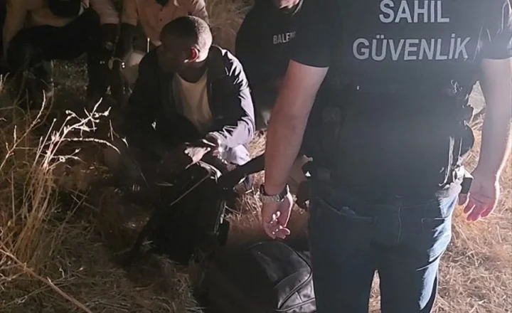 Ezine’de Sahil Güvenlik Operasyonu: 5 Düzensiz Göçmen Yakalandı