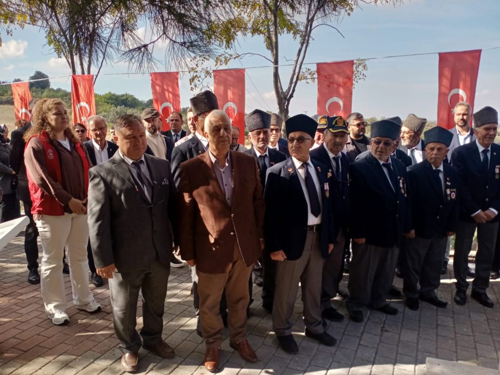 İki Alatlı Şehitliğimizde Aziz Şehitlerimizi Andık görseli
