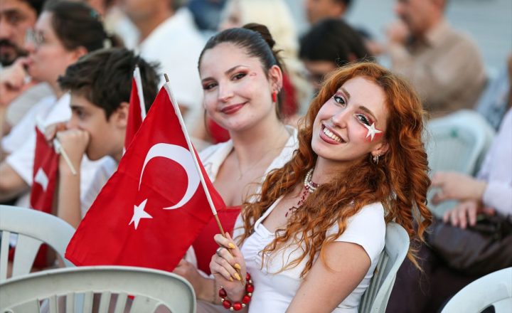 Filenin Sultanları’nın Avrupa Şampiyonluğu Çanakkale’de Dev Ekranda Kutlandı