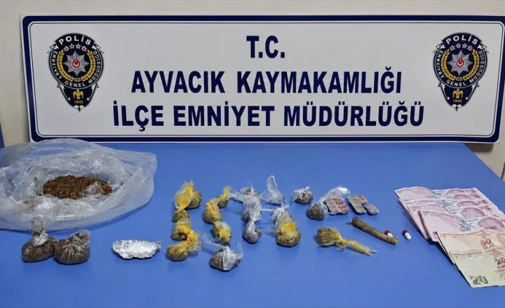 Ayvacık’ta Uyuşturucu Operasyonu: Otomobilde Uyuşturucu Ele Geçirildi, 1 Şüpheli Tutuklandı