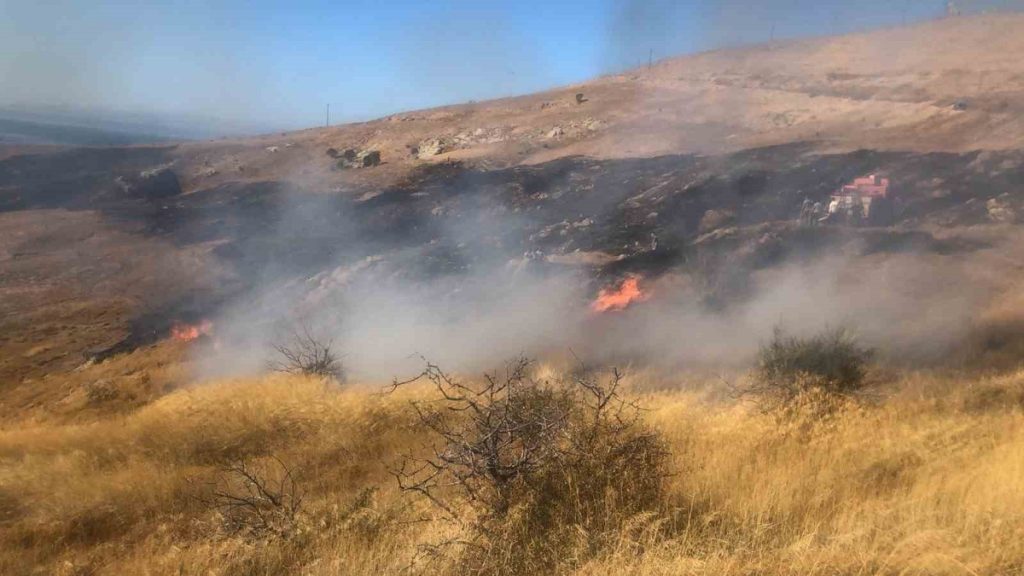 Bozcaada Göztepe’de Yangın Paniği: Ekipler Kısa Sürede Müdahale Etti görseli